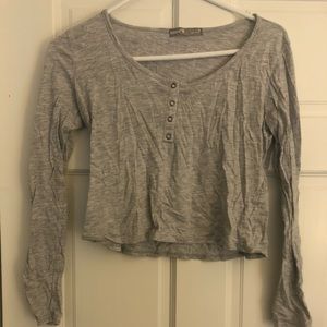 cropped grey t-shirt
